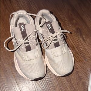 On Running cloud nova Sneakers